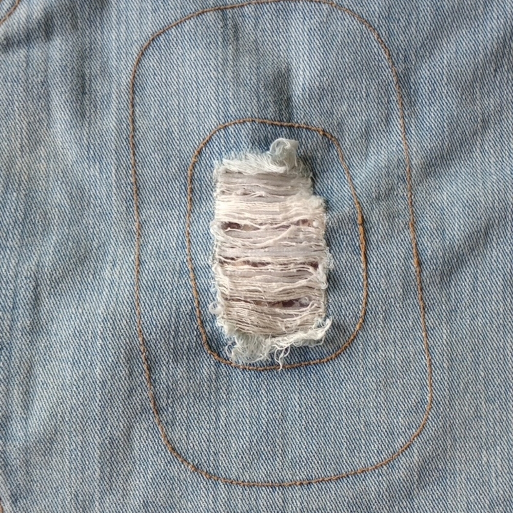 Levi's‎ Denim Mini Skirt with Distressed Accents - Picture 14 of 15